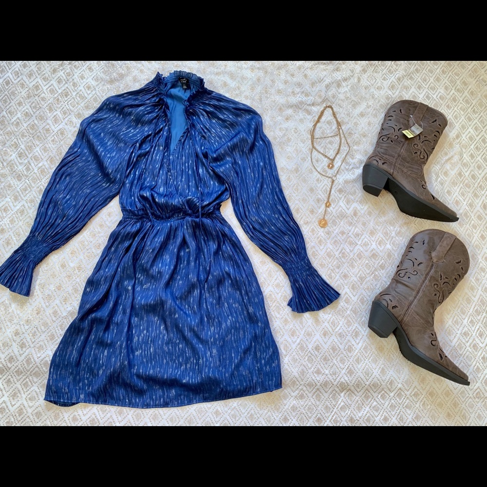 Current Air FLOWING Dress w/ Gold Layered Necklace